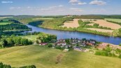 Prodej zasíťovaného pozemku o výměře 1000m2 v obci Purkarec., cena 3800 CZK / m2, nabízí