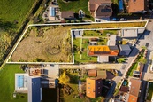 Prodej pozemku pro výstavbu rodinného domu o ploše 1435 m2 v Nových Homolích, cena 6300000 CZK / objekt, nabízí 