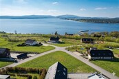 Zasíťovaný stavební pozemek s výhledem na Lipno 900m2 Kovářov, cena cena v RK, nabízí 